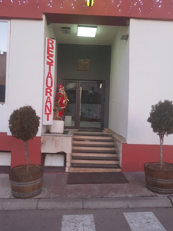 Hotel Sax Balkan ディミトロヴグラード エクステリア 写真